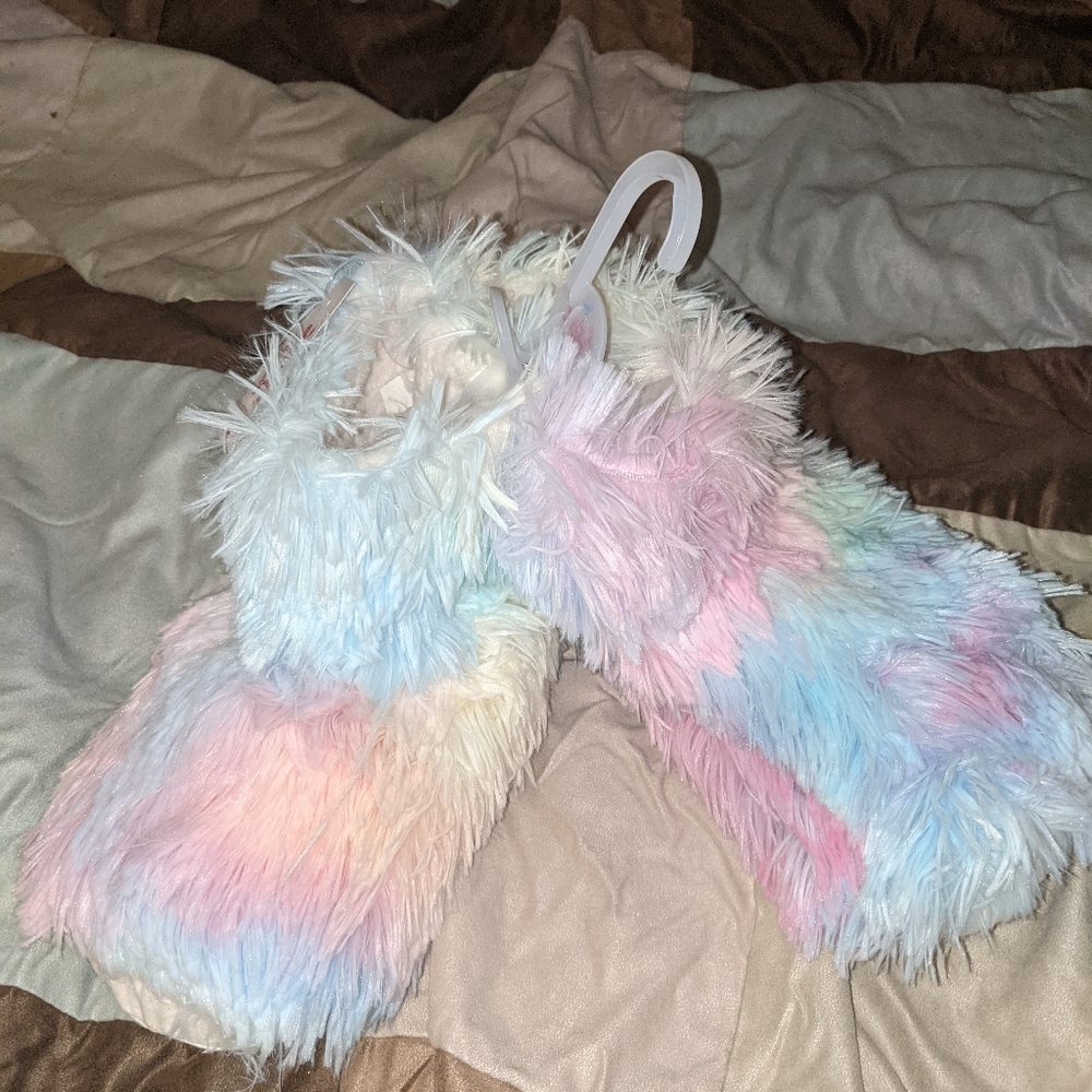 Justice slippers